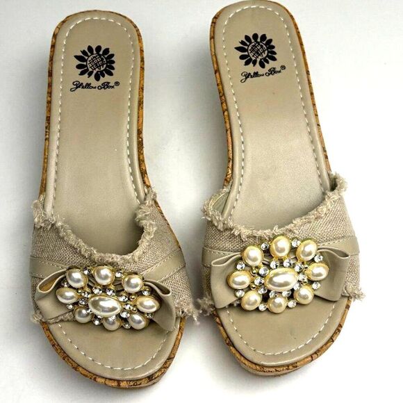 Yellow Box Maryland Beige Fringed Rhinestones Faux Pearls Cluster Sandals Size 7 - Picture 4 of 9